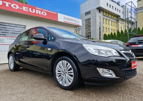 Opel Astra cena 25900 przebieg: 117000, rok produkcji 2012 z Żnin małe 781